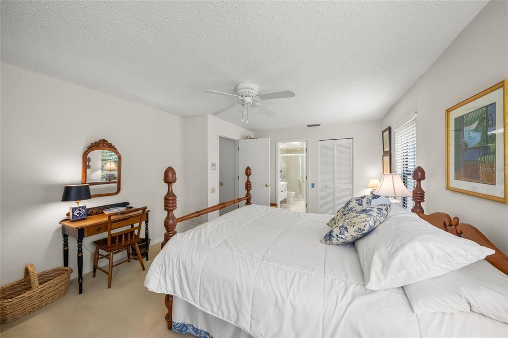 Activo con contrato: $895,000 (4 camas, 3 baños, 3012 Pies cuadrados)