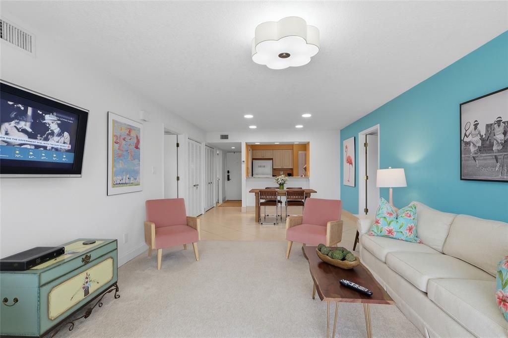 Active With Contract: $280,000 (2 beds, 2 baths, 1400 Square Feet)