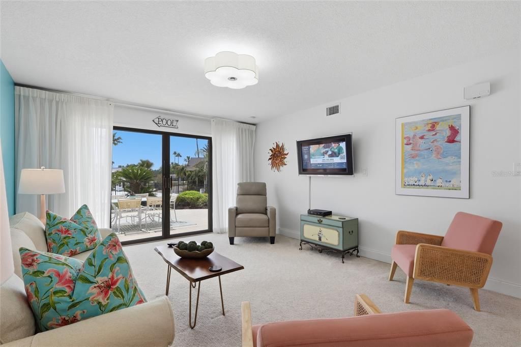 Active With Contract: $280,000 (2 beds, 2 baths, 1400 Square Feet)
