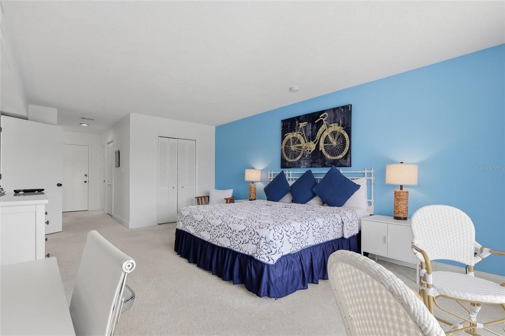 Active With Contract: $280,000 (2 beds, 2 baths, 1400 Square Feet)