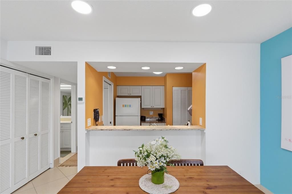 Active With Contract: $280,000 (2 beds, 2 baths, 1400 Square Feet)
