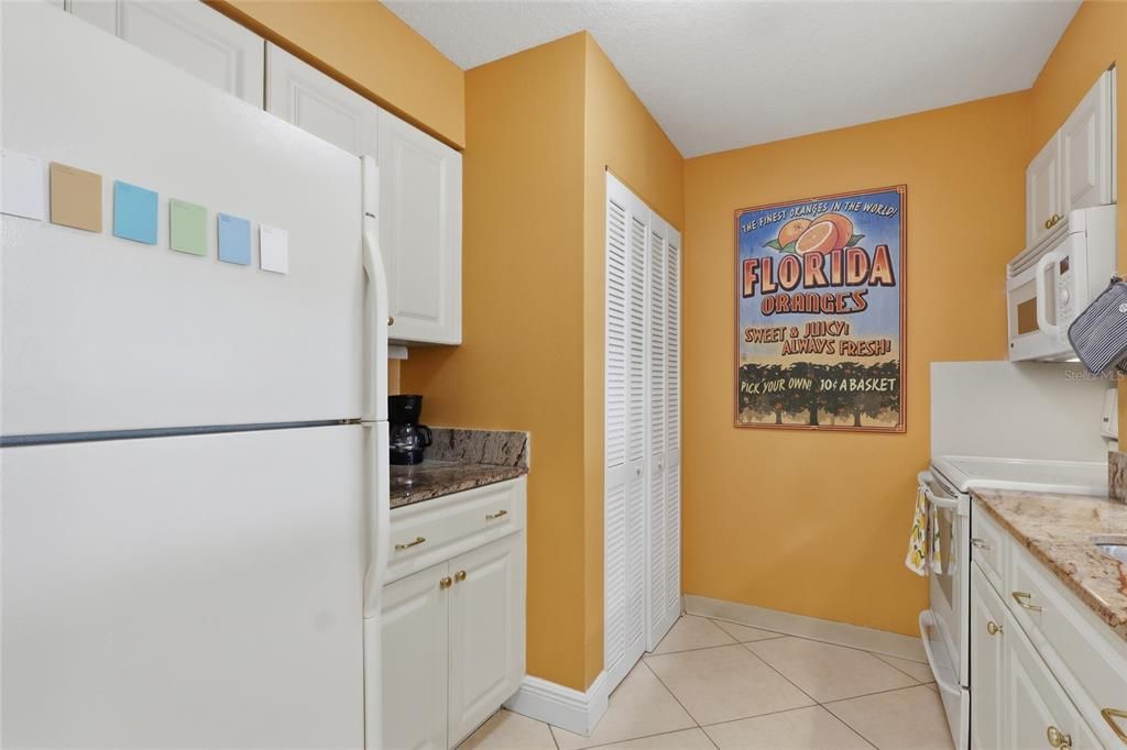 Active With Contract: $280,000 (2 beds, 2 baths, 1400 Square Feet)