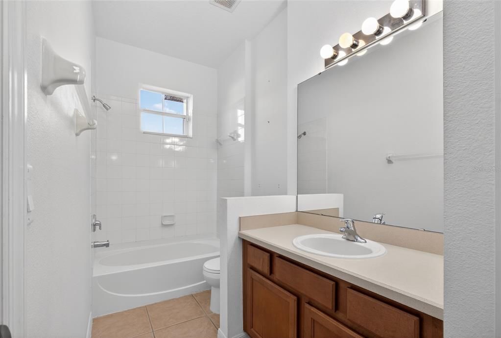 Active With Contract: $189,900 (2 beds, 2 baths, 1267 Square Feet)