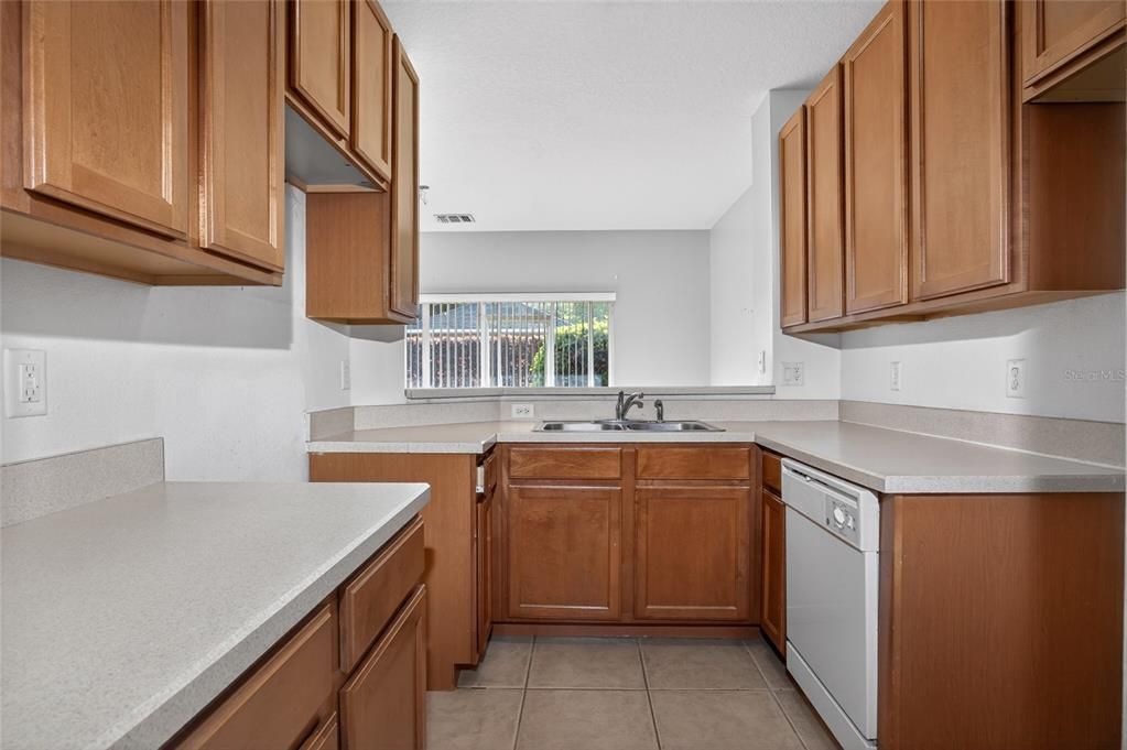 Active With Contract: $189,900 (2 beds, 2 baths, 1267 Square Feet)