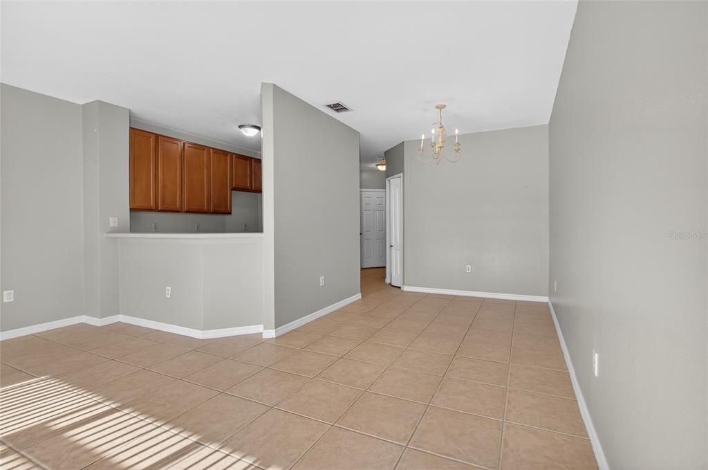 Active With Contract: $189,900 (2 beds, 2 baths, 1267 Square Feet)
