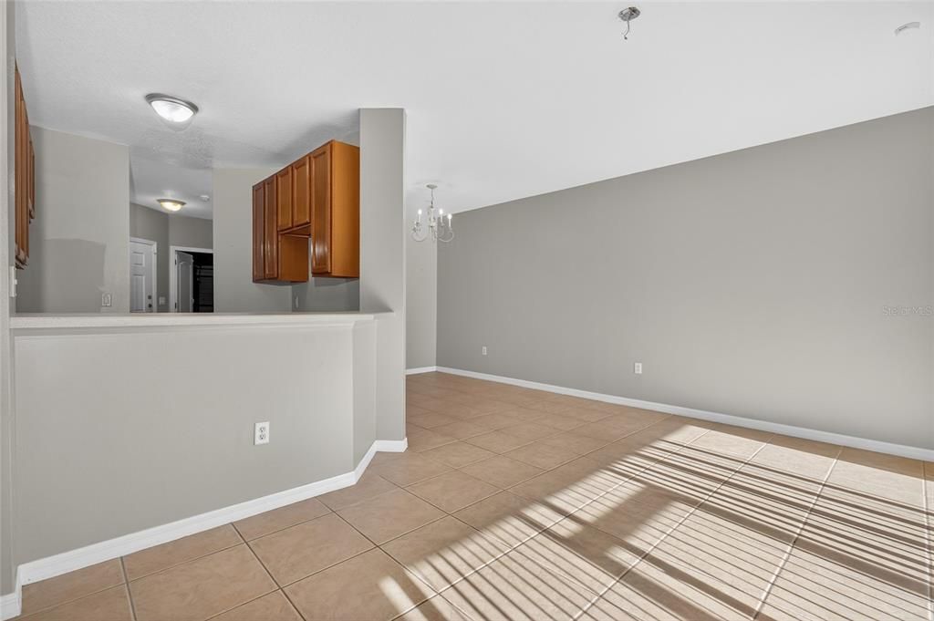 Active With Contract: $189,900 (2 beds, 2 baths, 1267 Square Feet)