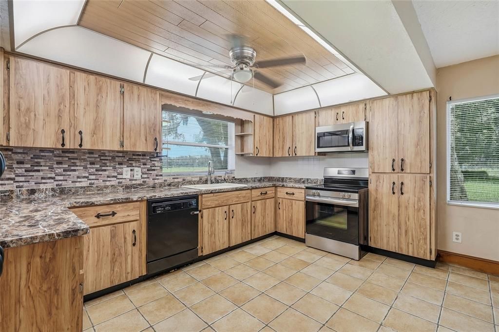 На продажу: $1,695,000 (4 спален, 3 ванн, 2692 Квадратных фут)