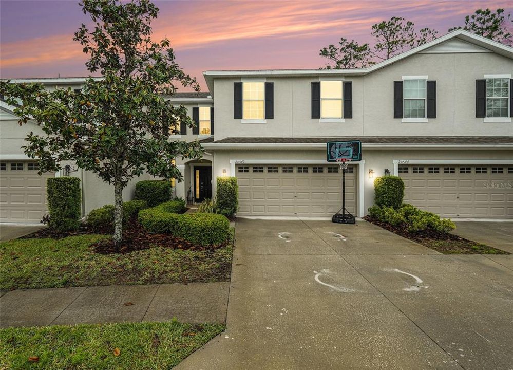 En Venta: $339,900 (3 camas, 2 baños, 1988 Pies cuadrados)