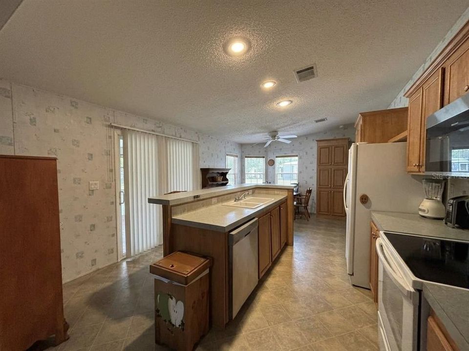 For Rent: $1,650 (3 beds, 2 baths, 1508 Square Feet)