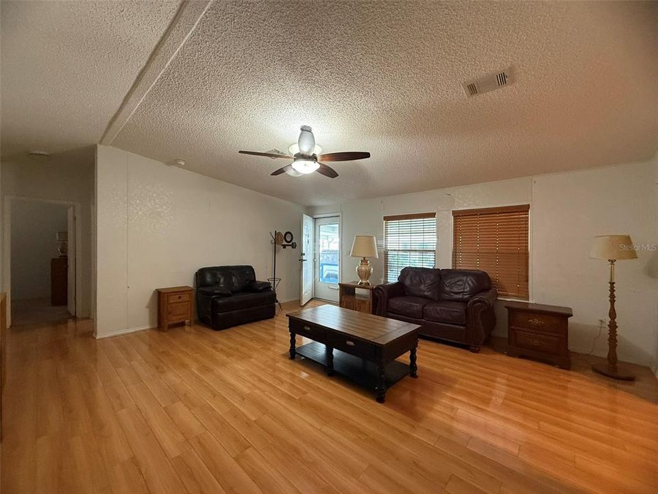 For Rent: $1,650 (3 beds, 2 baths, 1508 Square Feet)
