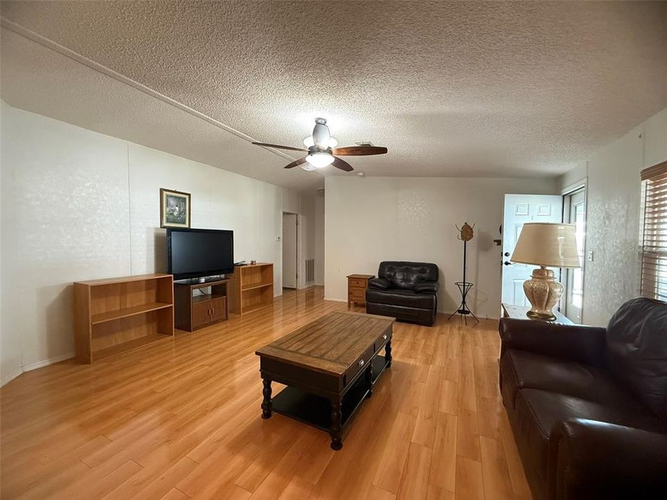For Rent: $1,650 (3 beds, 2 baths, 1508 Square Feet)
