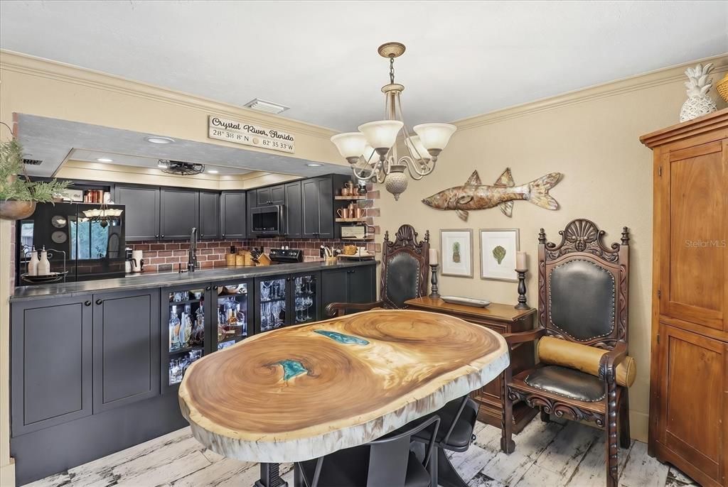 For Sale: $420,000 (3 beds, 2 baths, 1552 Square Feet)