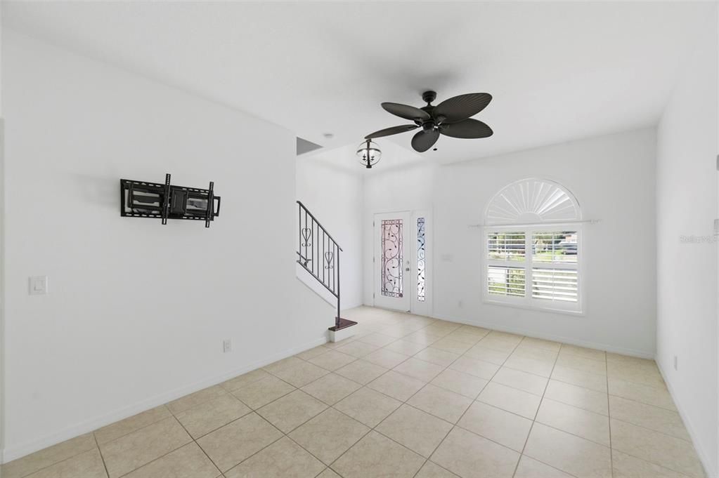 Active With Contract: $3,200 (3 beds, 2 baths, 2057 Square Feet)