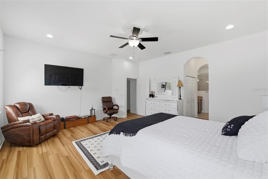 Active With Contract: $3,200 (3 beds, 2 baths, 2057 Square Feet)