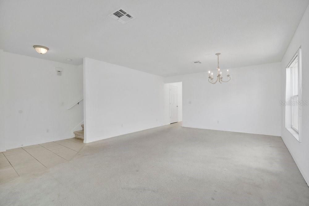 Activo con contrato: $380,000 (4 camas, 2 baños, 2476 Pies cuadrados)