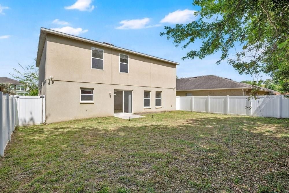 Activo con contrato: $380,000 (4 camas, 2 baños, 2476 Pies cuadrados)