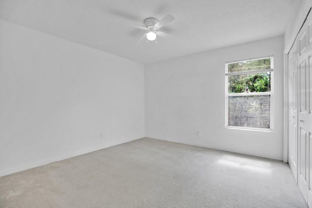 Activo con contrato: $380,000 (4 camas, 2 baños, 2476 Pies cuadrados)