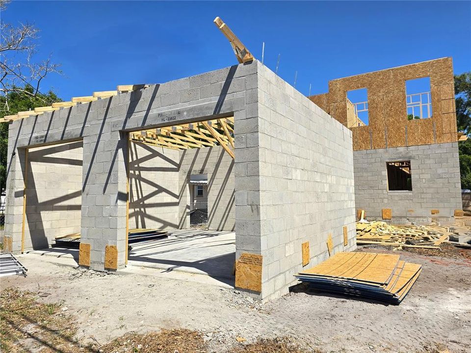 Activo con contrato: $789,000 (4 camas, 3 baños, 2812 Pies cuadrados)