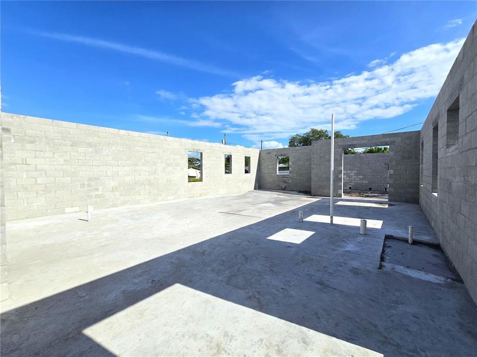 Activo con contrato: $789,000 (4 camas, 3 baños, 2812 Pies cuadrados)