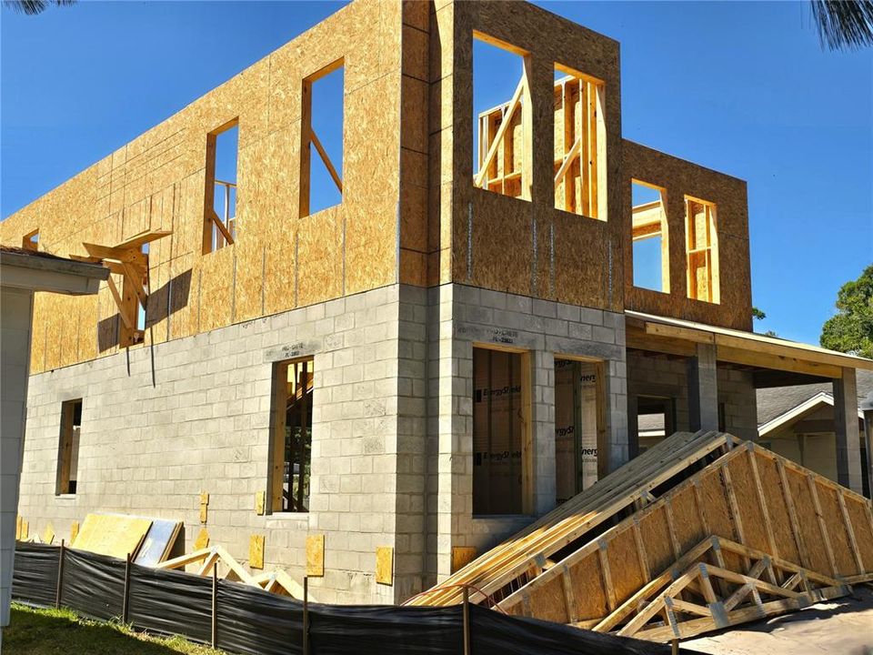 Activo con contrato: $789,000 (4 camas, 3 baños, 2812 Pies cuadrados)