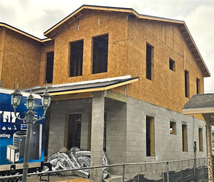 Activo con contrato: $789,000 (4 camas, 3 baños, 2812 Pies cuadrados)