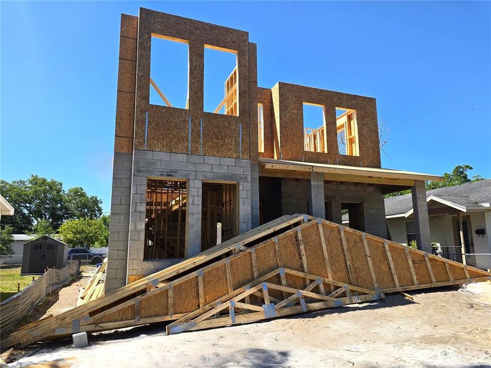 Activo con contrato: $789,000 (4 camas, 3 baños, 2812 Pies cuadrados)