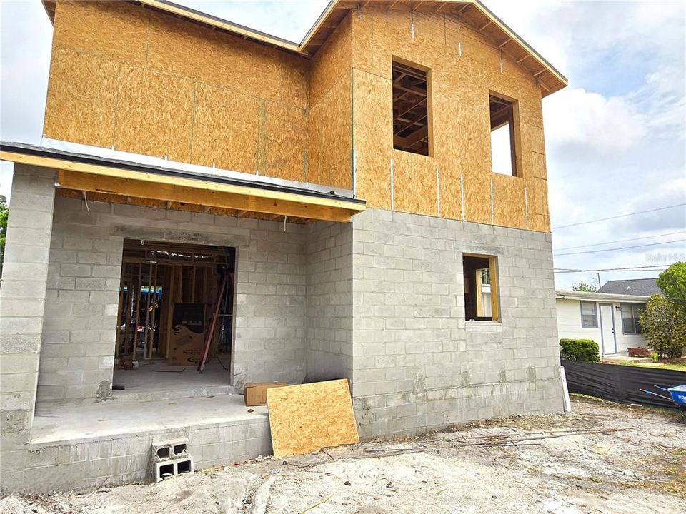 Activo con contrato: $789,000 (4 camas, 3 baños, 2812 Pies cuadrados)