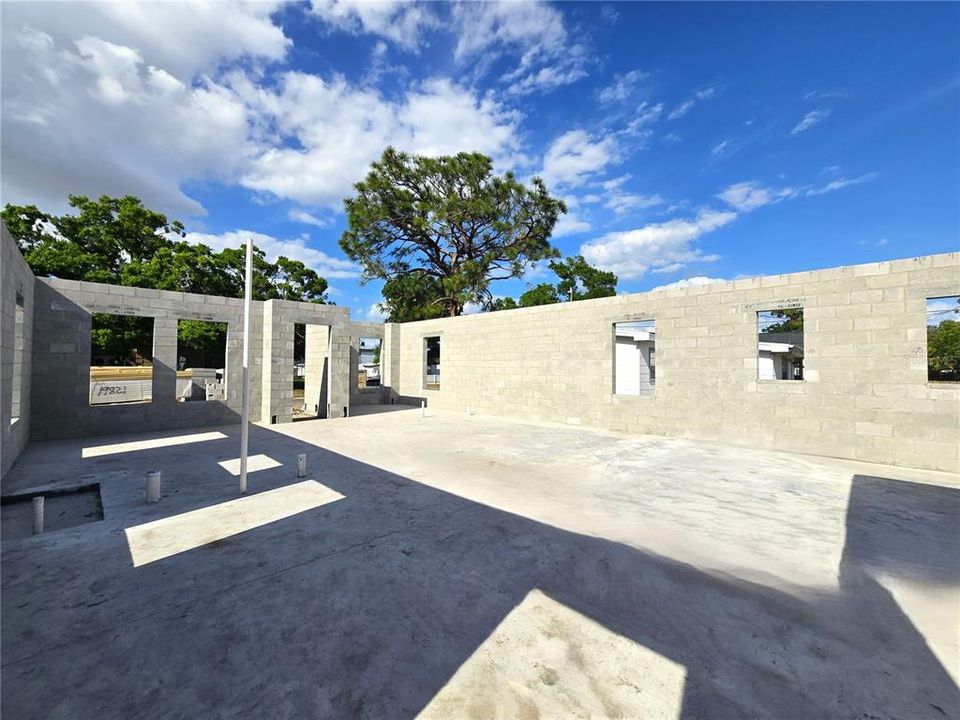 Activo con contrato: $789,000 (4 camas, 3 baños, 2812 Pies cuadrados)