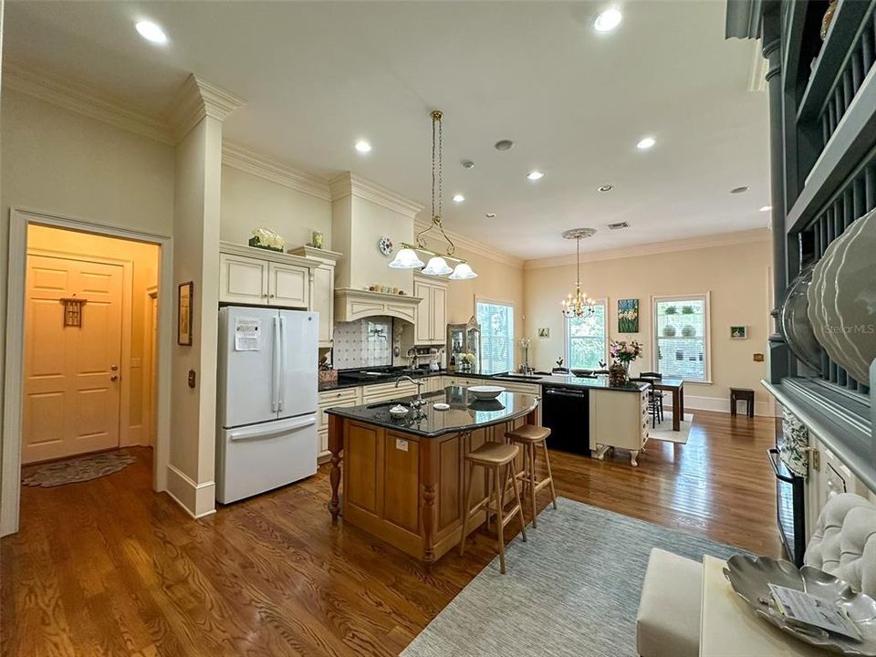 For Rent: $9,500 (4 beds, 3 baths, 4345 Square Feet)