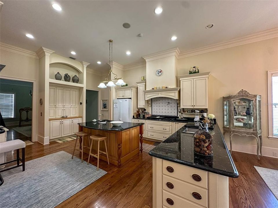 For Rent: $9,500 (4 beds, 3 baths, 4345 Square Feet)