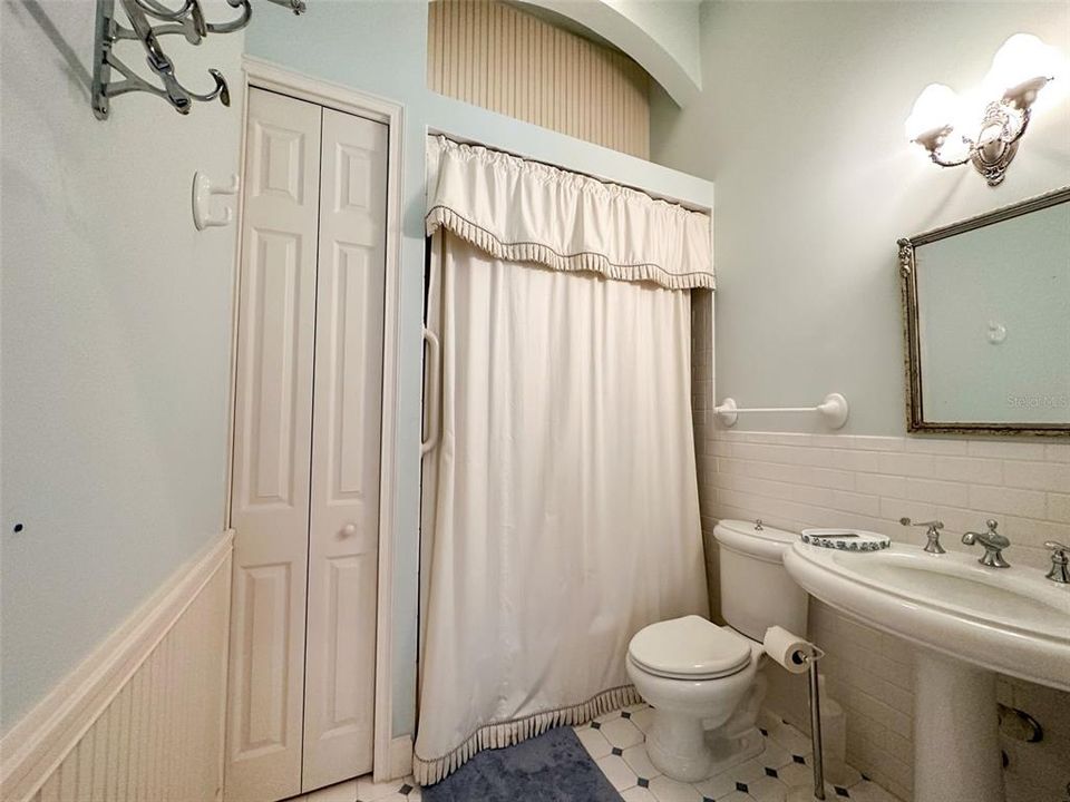 For Rent: $9,500 (4 beds, 3 baths, 4345 Square Feet)