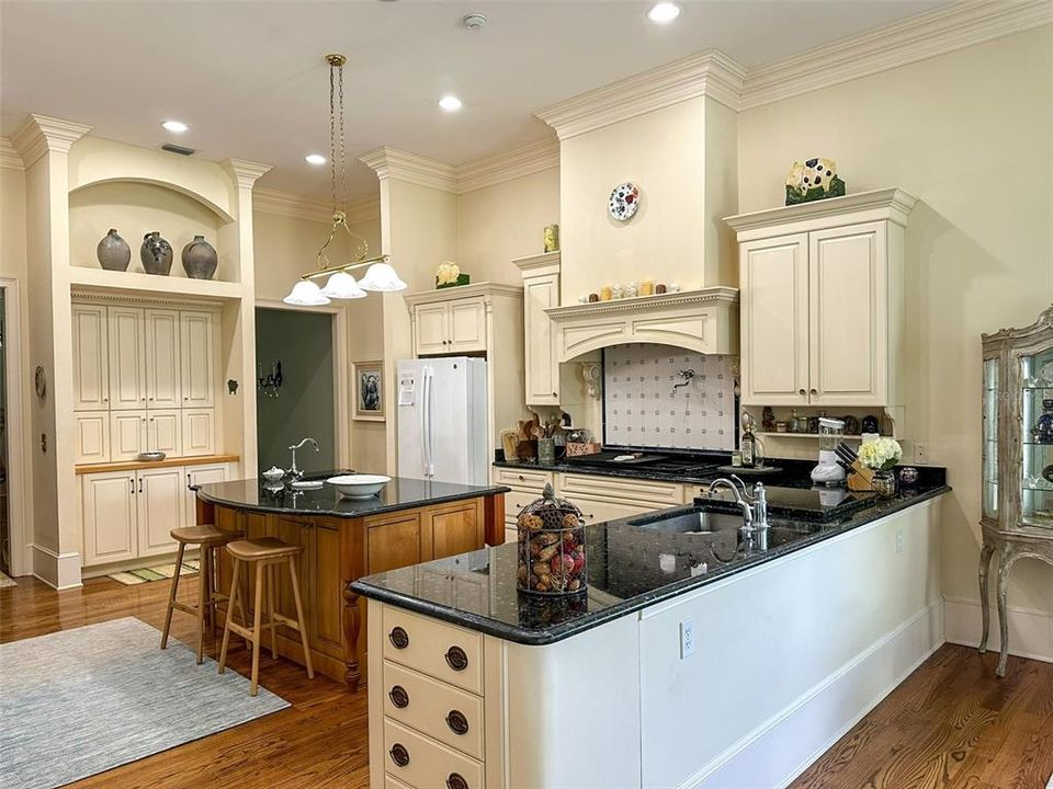 For Rent: $9,500 (4 beds, 3 baths, 4345 Square Feet)