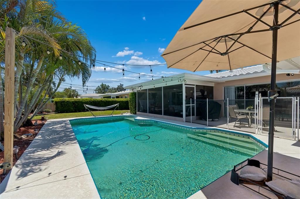 Active With Contract: $550,000 (3 beds, 2 baths, 1839 Square Feet)