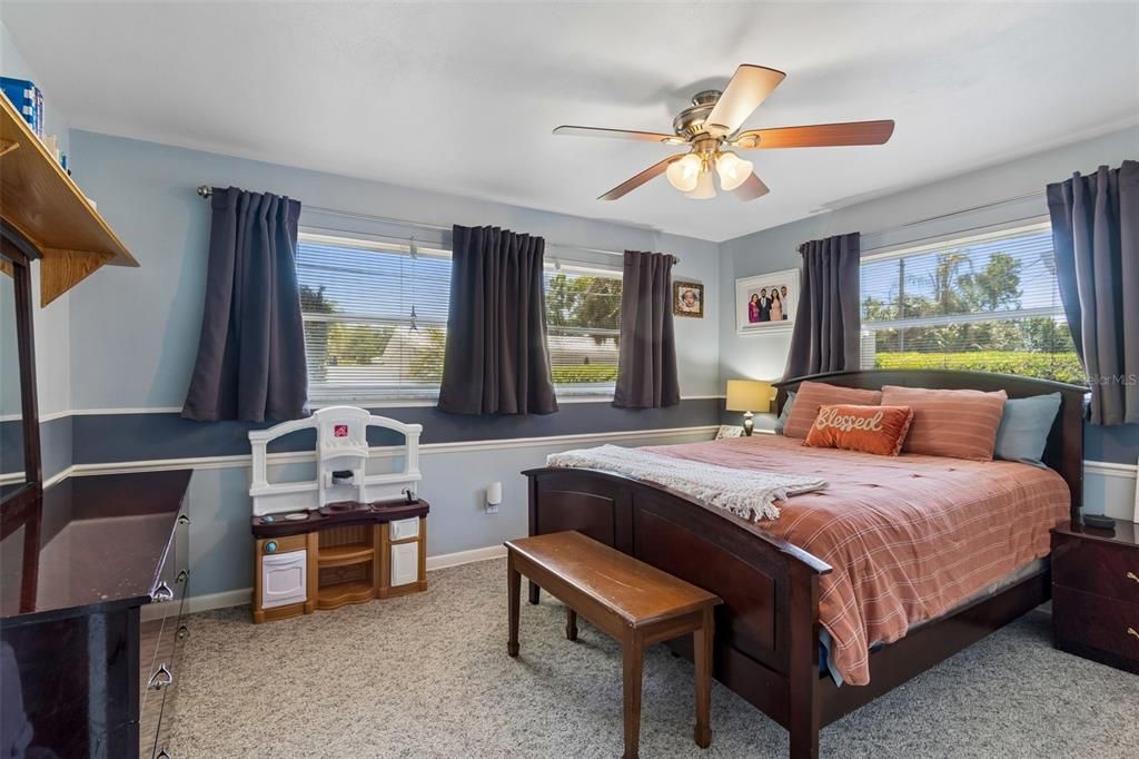 Active With Contract: $550,000 (3 beds, 2 baths, 1839 Square Feet)