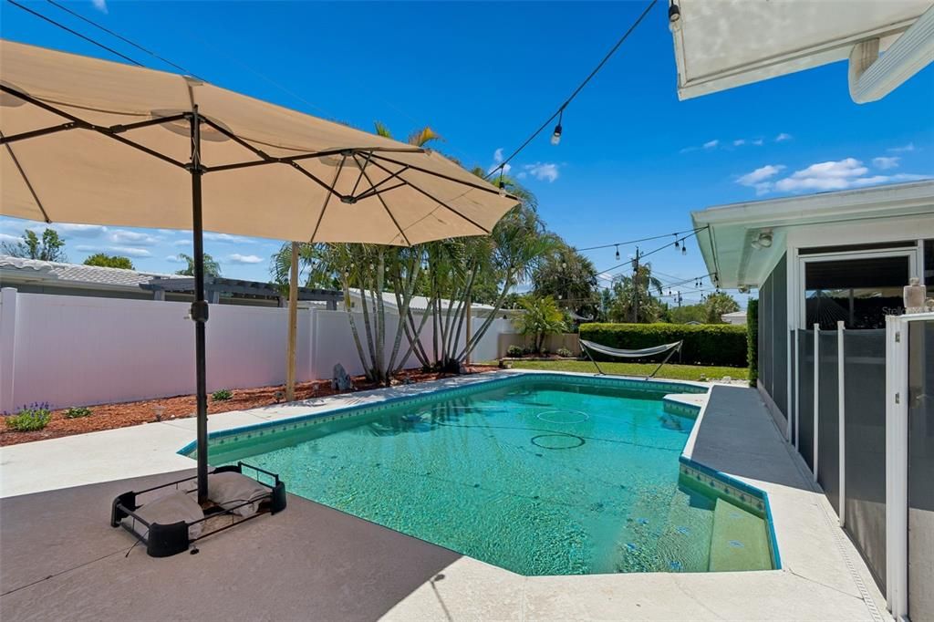 Active With Contract: $550,000 (3 beds, 2 baths, 1839 Square Feet)