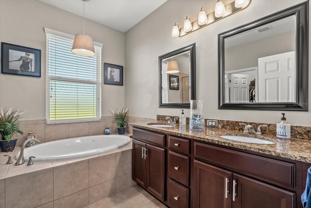 Active With Contract: $559,900 (4 beds, 2 baths, 2406 Square Feet)
