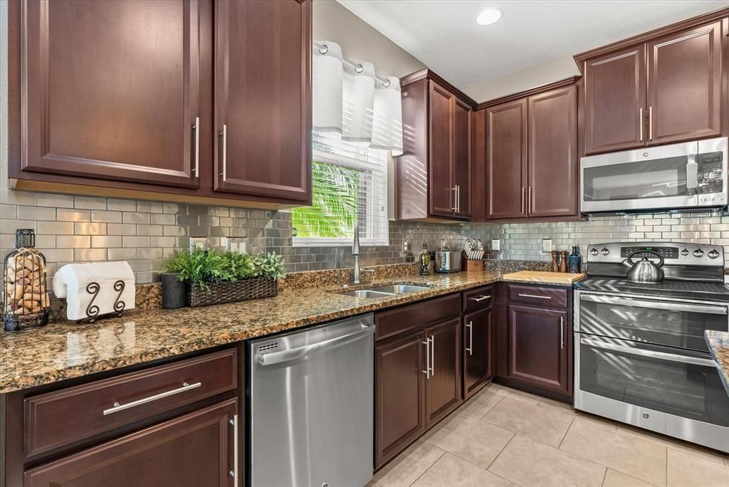 Active With Contract: $559,900 (4 beds, 2 baths, 2406 Square Feet)