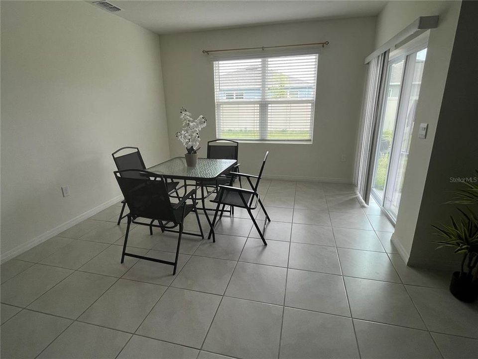 For Rent: $2,200 (3 beds, 2 baths, 1669 Square Feet)