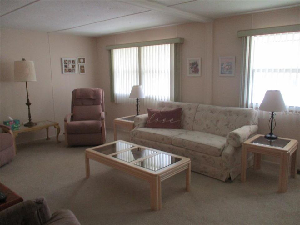 For Sale: $139,900 (2 beds, 2 baths, 800 Square Feet)