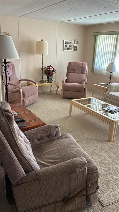 For Sale: $139,900 (2 beds, 2 baths, 800 Square Feet)