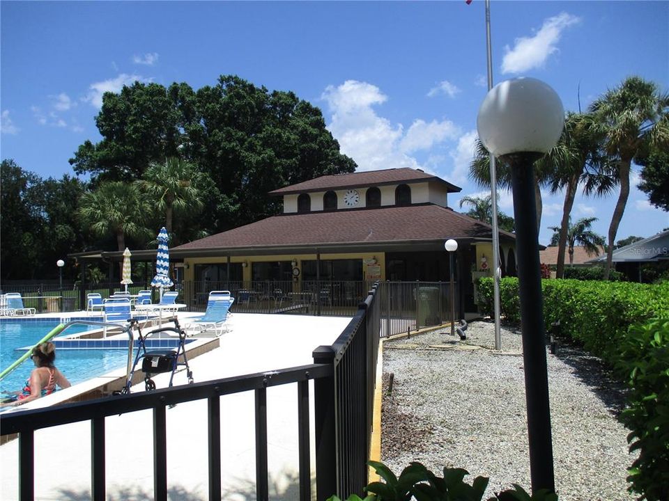 For Sale: $139,900 (2 beds, 2 baths, 800 Square Feet)