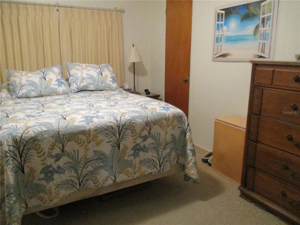For Sale: $139,900 (2 beds, 2 baths, 800 Square Feet)