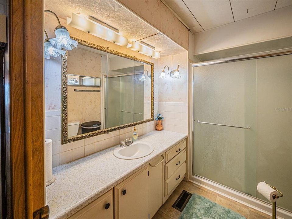 На продажу: $125,000 (3 спален, 2 ванн, 1392 Квадратных фут)