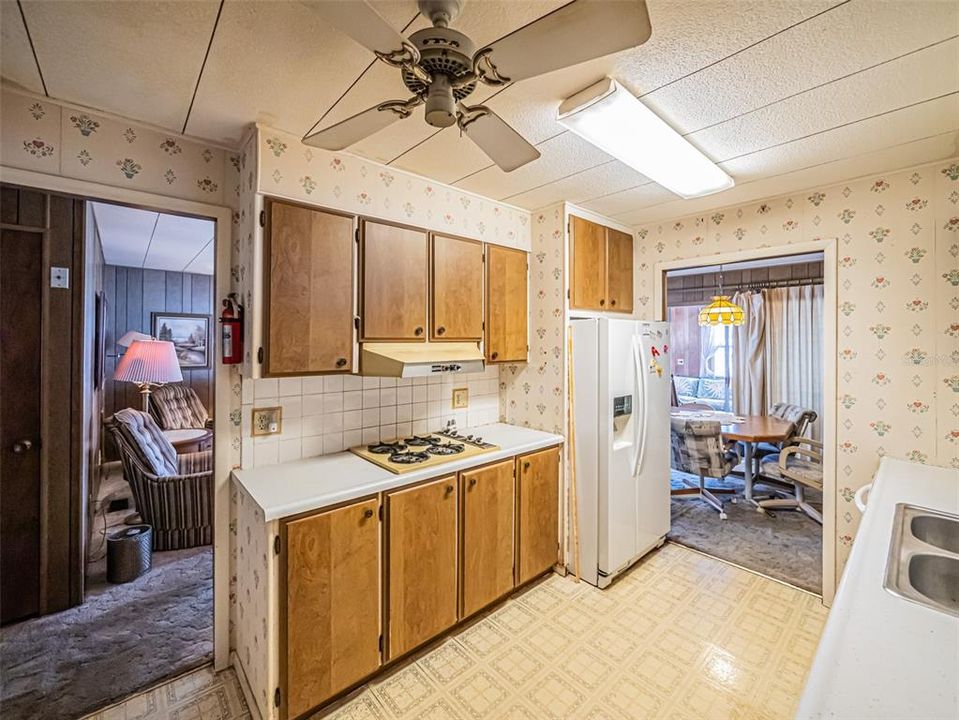На продажу: $125,000 (3 спален, 2 ванн, 1392 Квадратных фут)