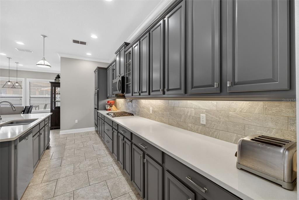 Active With Contract: $879,900 (5 beds, 4 baths, 4566 Square Feet)