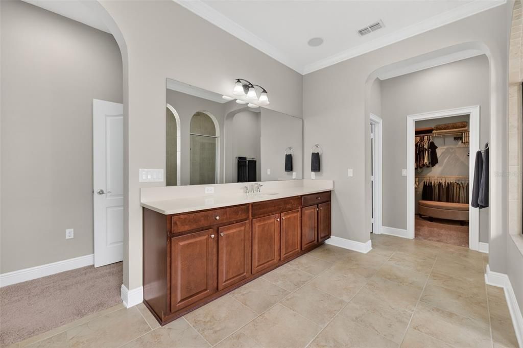 Active With Contract: $879,900 (5 beds, 4 baths, 4566 Square Feet)