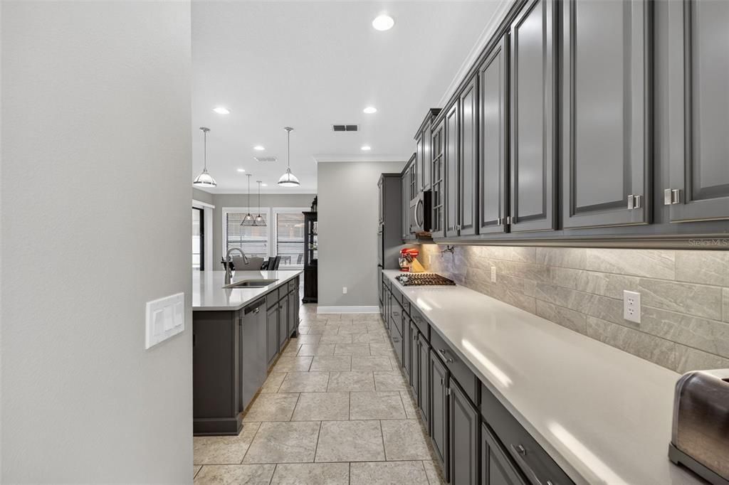 Active With Contract: $879,900 (5 beds, 4 baths, 4566 Square Feet)
