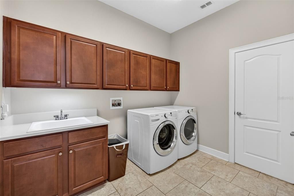 Active With Contract: $879,900 (5 beds, 4 baths, 4566 Square Feet)