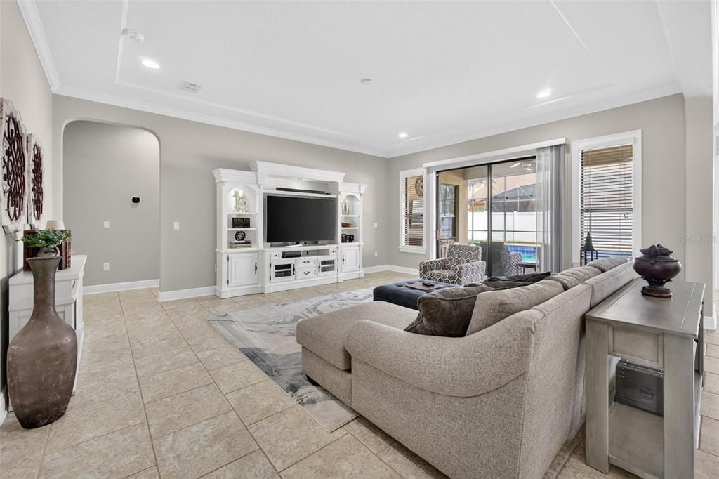 Active With Contract: $879,900 (5 beds, 4 baths, 4566 Square Feet)