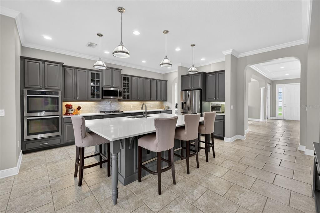 Active With Contract: $879,900 (5 beds, 4 baths, 4566 Square Feet)
